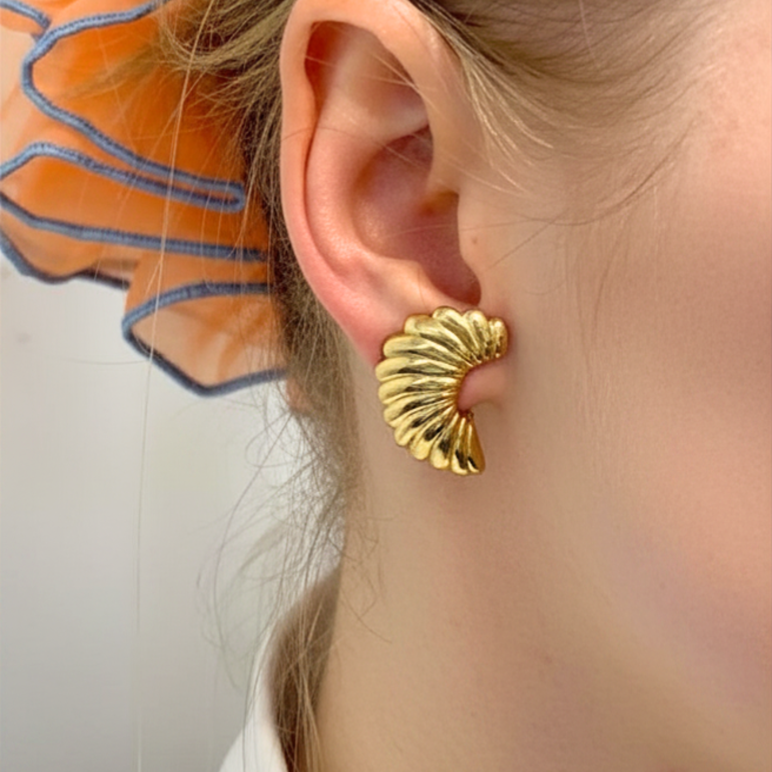 Vintage 9ct Gold Croissant Clip Earrings - Image 2