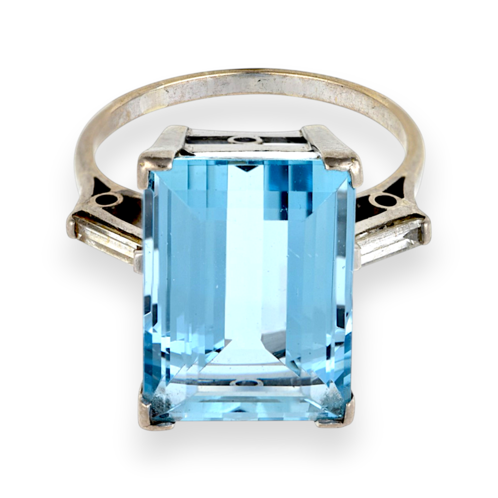 Fine Vintage Aquamarine and Diamond Ring