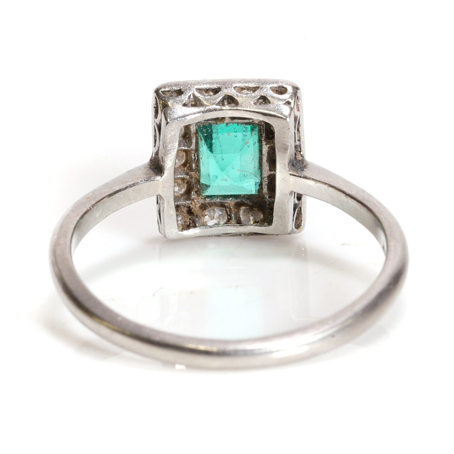 Vintage Emerald and Diamond Cluster Ring - Image 4