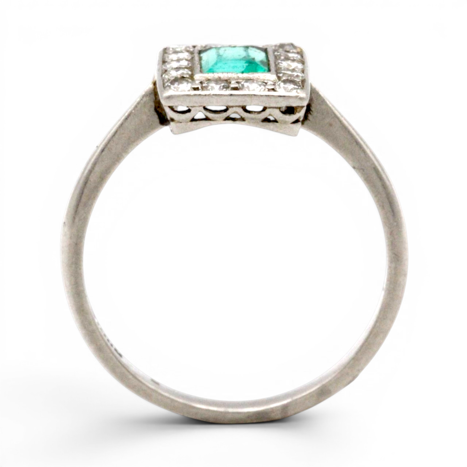Vintage Emerald and Diamond Cluster Ring - Image 3