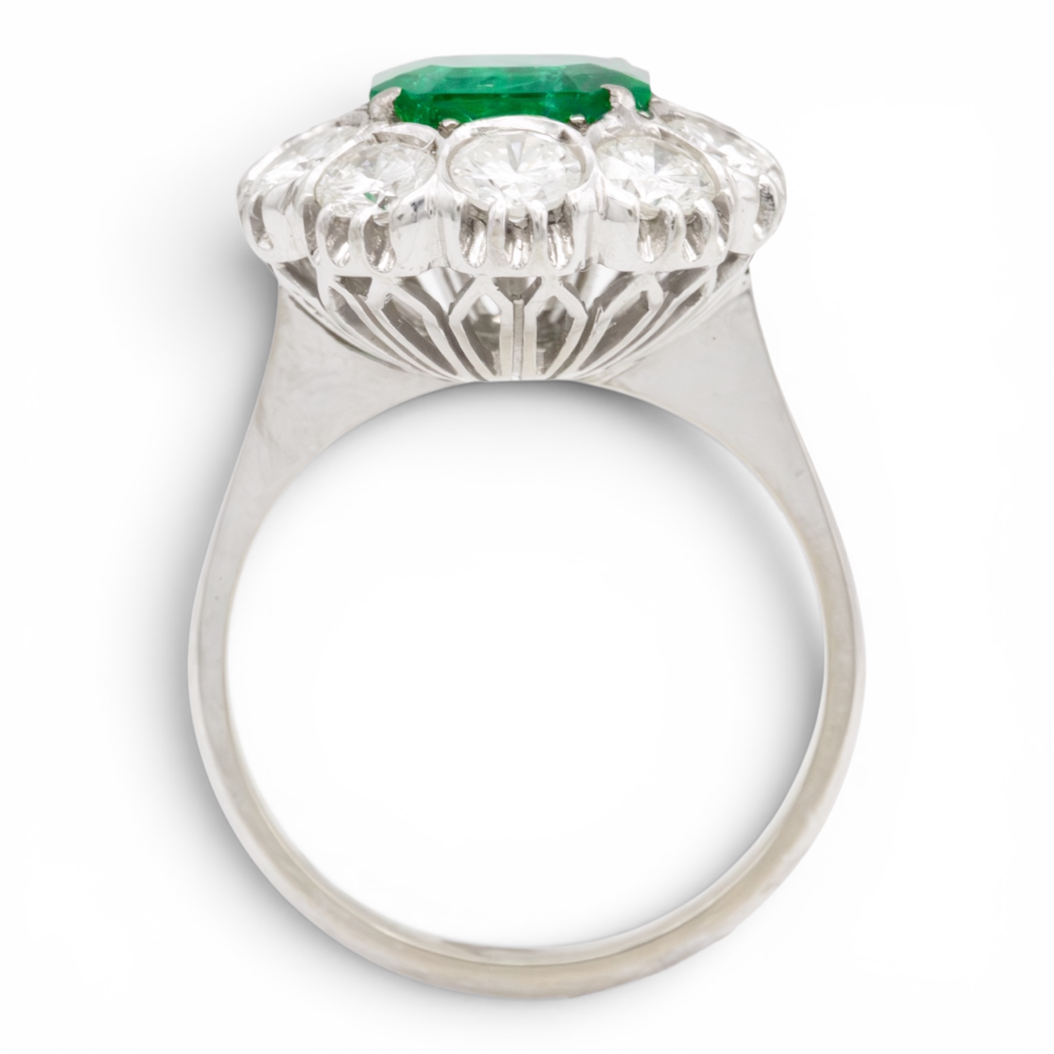 Vintage Colombian Emerald and Diamond Cluster Ring - Image 4