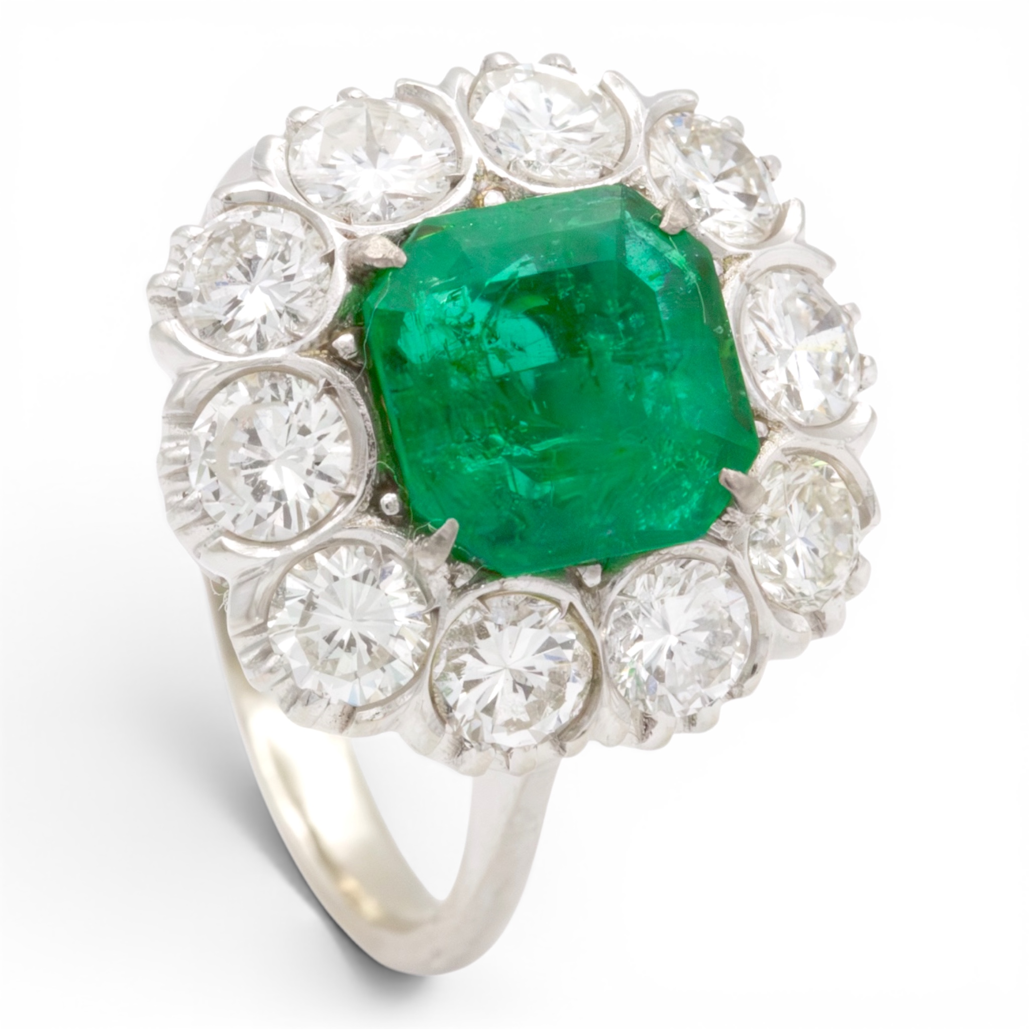 Vintage Colombian Emerald and Diamond Cluster Ring - Image 3