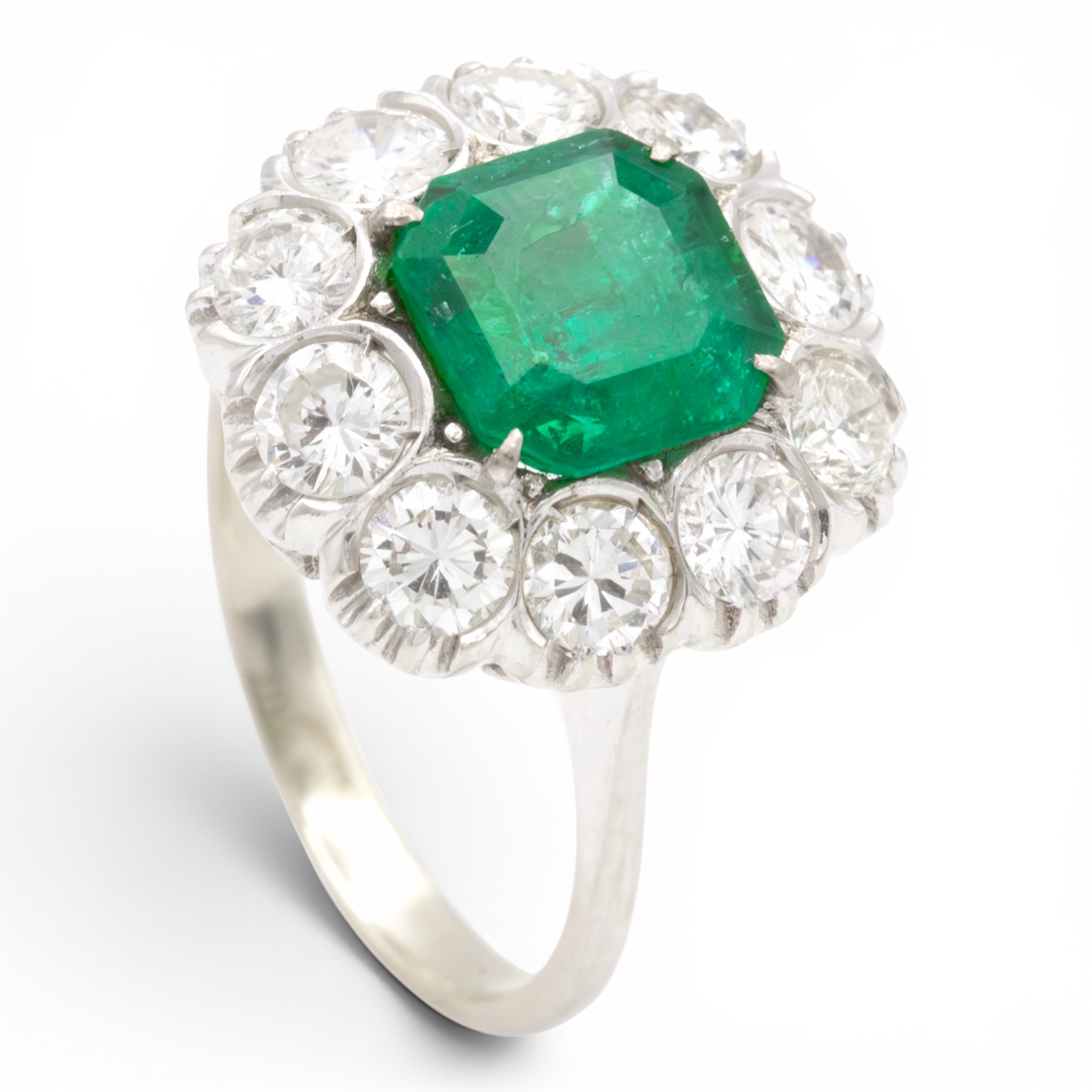 Vintage Colombian Emerald and Diamond Cluster Ring - Image 2